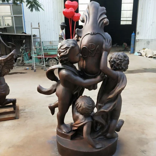 定制人物鑄銅雕塑,銅雕人物安裝施工現(xiàn)場,大型銅雕廠