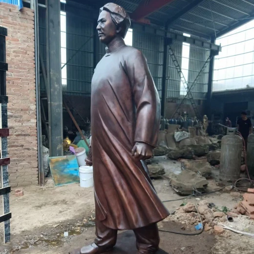 校園人物鑄銅雕塑,鑄銅人物雕塑制作廠家,銅雕人物安裝施工現(xiàn)場