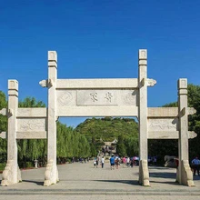 景區(qū)景觀仿古石雕大門花崗巖石牌坊實(shí)力廠家匠心打造經(jīng)久耐用圖片