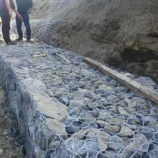 四川鉛絲石籠網(wǎng)生產(chǎn)工廠水利工程用格賓石籠網(wǎng)六角鉛絲籠