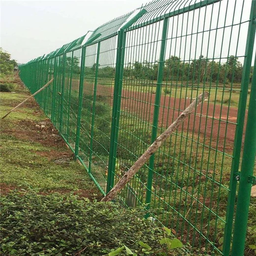 工廠圍墻防護(hù)欄金屬鐵欄桿廠區(qū)打圍鋼板網(wǎng)護(hù)欄網(wǎng)成都工廠