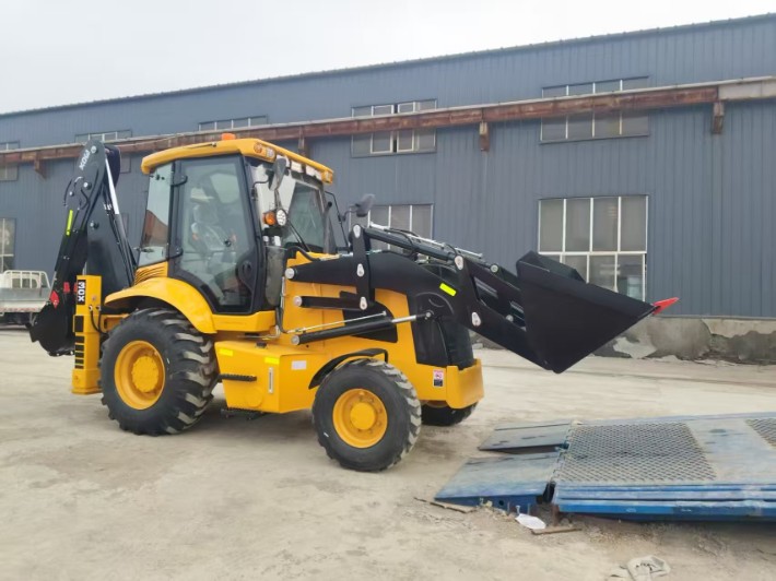 82502.jpg JCB3CX兩頭忙5.jpg