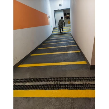 南京鎮(zhèn)江金剛砂止滑坡道工藝詳解