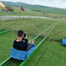 戶外景區(qū)大型滑草設(shè)備滑草器材批發(fā)加厚耐磨四季七彩滑道體驗(yàn)