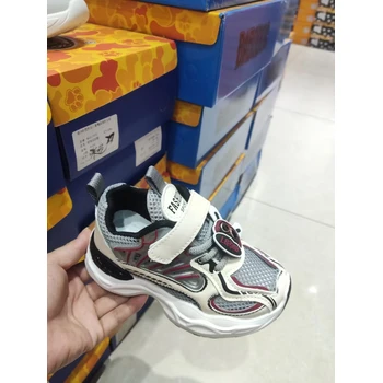 兒童夏季網(wǎng)鞋運(yùn)動(dòng)鞋品牌童鞋折扣批發(fā)