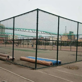 供應(yīng)體育場圍網(wǎng)勾花防護網(wǎng)三道橫梁