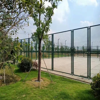 供應(yīng)體育場圍網(wǎng)勾花防護網(wǎng)三道橫梁