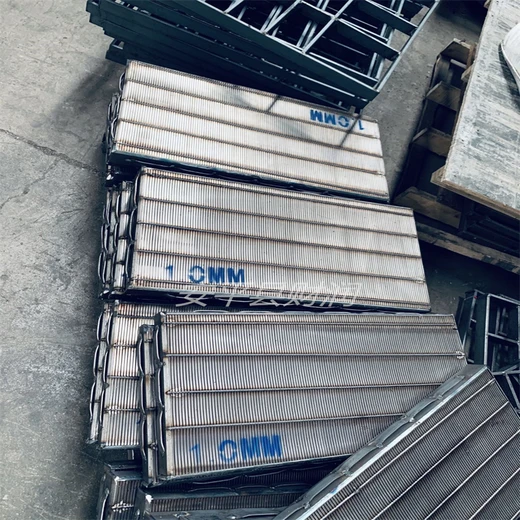 呼倫貝爾卡扣條縫篩板-防掛毛條縫網(wǎng)生產(chǎn)廠家