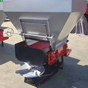 背負(fù)式撒糞車撒肥機(jī)拖拉機(jī)帶撒糞車揚(yáng)糞車