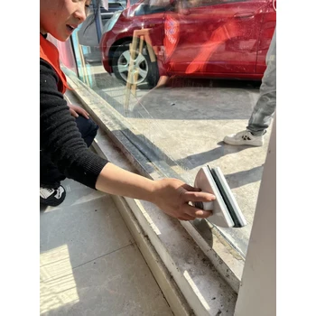 擦玻璃，讓家更通透！德宏瑞麗雅茹家政幫你搞定