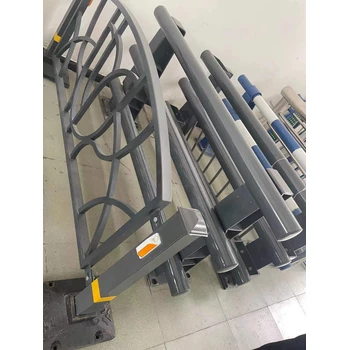 四川瑞豐源金屬絲網(wǎng)公路圍欄網(wǎng)鋅鋼公路護(hù)欄廠