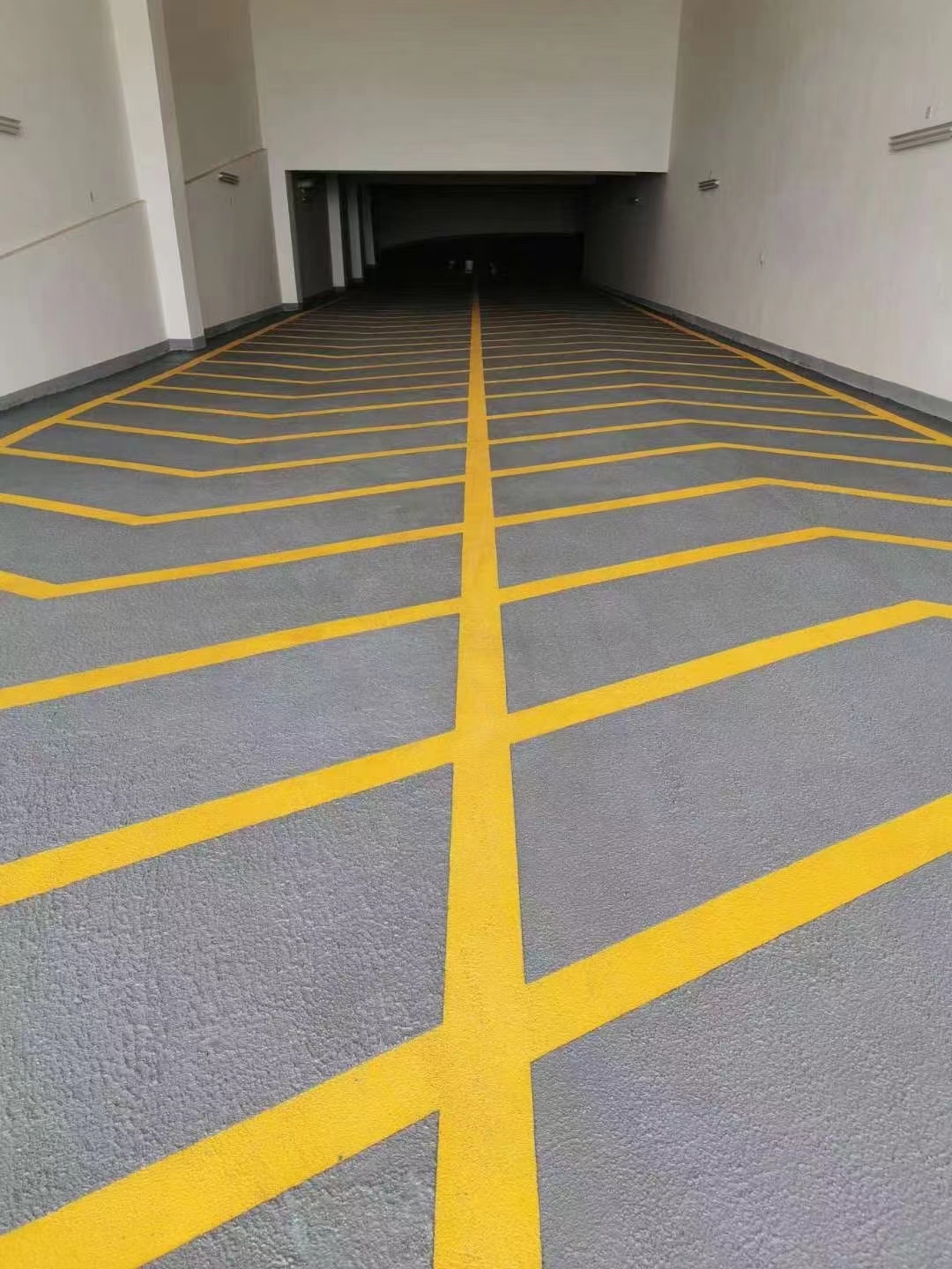 南京鎮(zhèn)江金剛砂止滑坡道工藝詳解