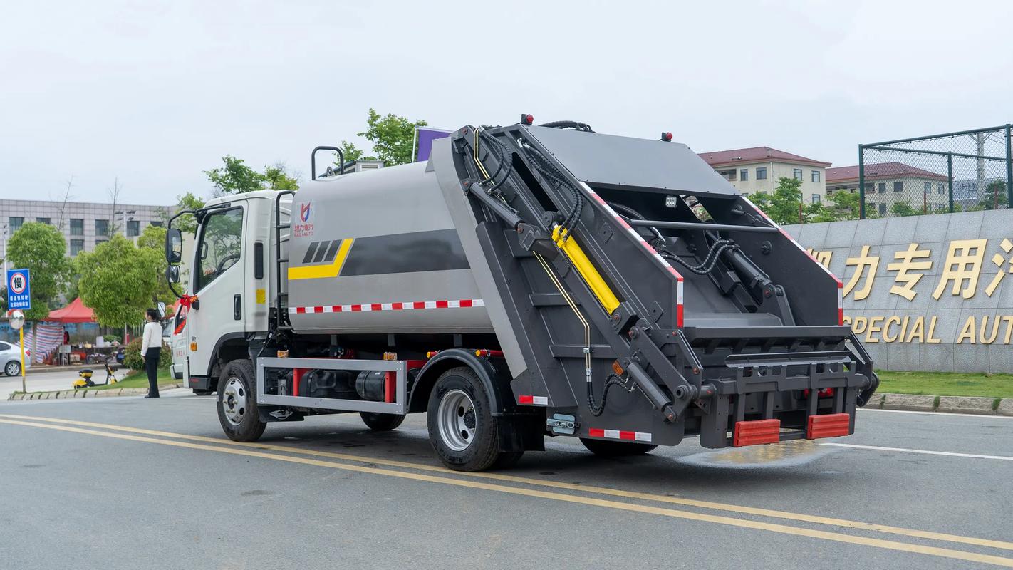 日照重汽10方藍(lán)牌壓縮垃圾車價(jià)格