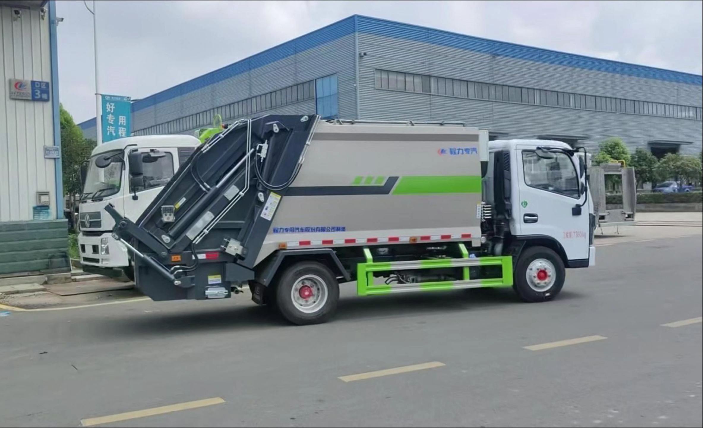 黔西南東風(fēng)16方插電混動(dòng)垃圾車送車上門