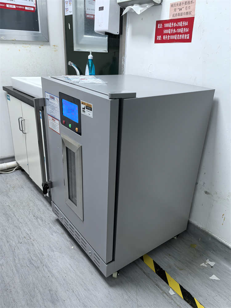 醫(yī)用恒溫箱容量200-300L控溫1-60度