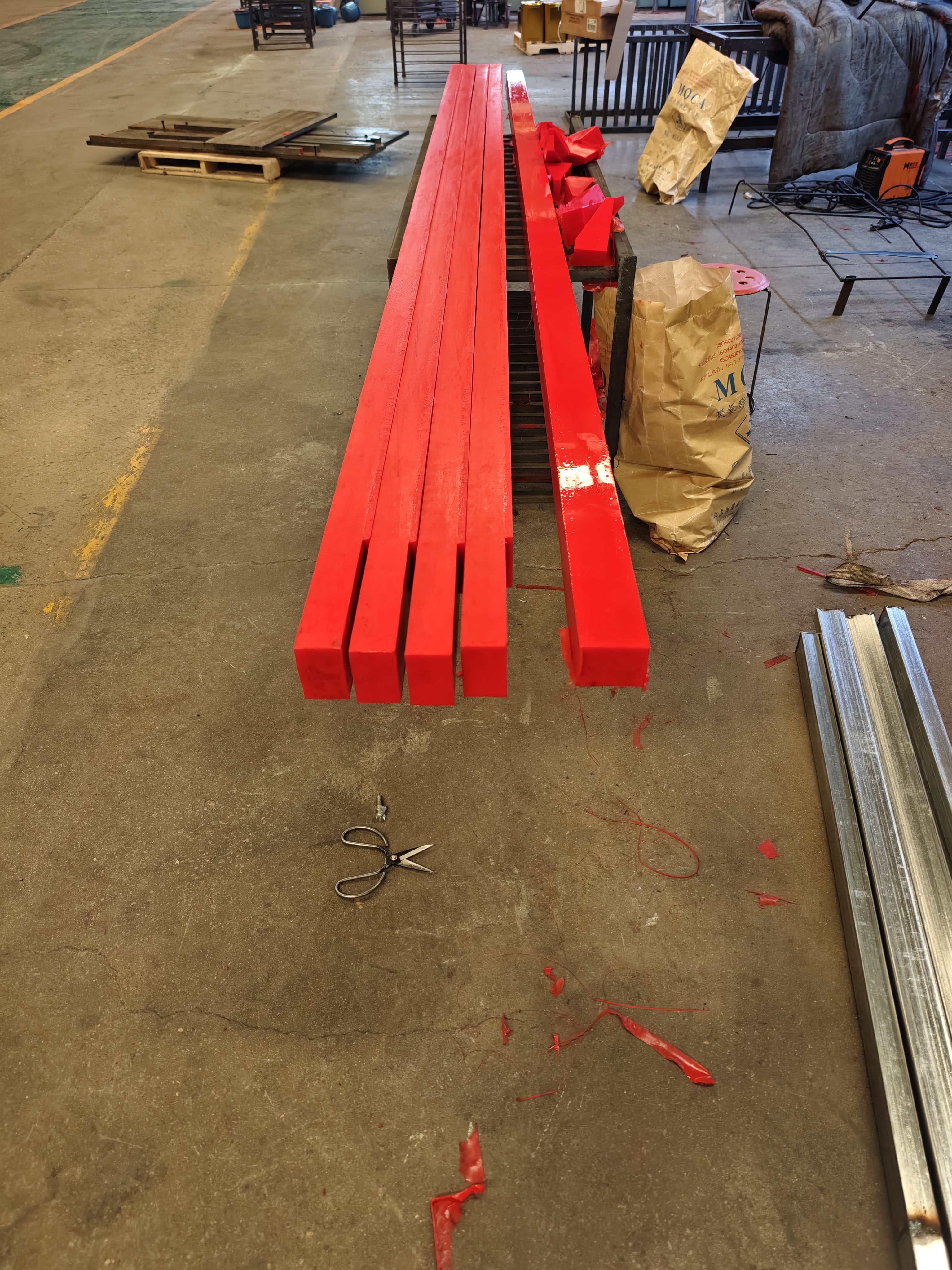 昆玉聚氨酯軌道-藍(lán)色軌座批發(fā)價(jià)格