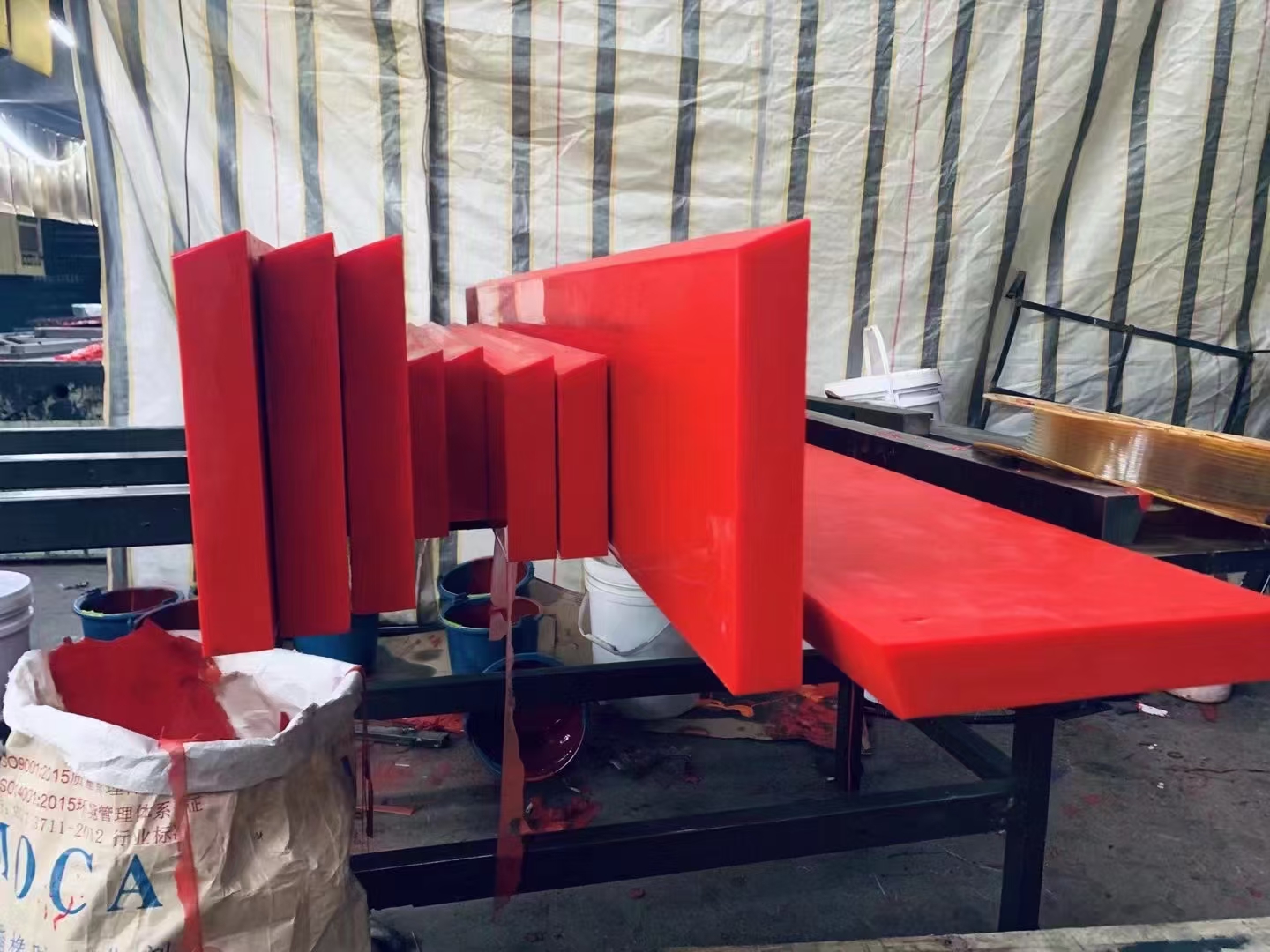 北京平谷區(qū)篩板固定底座-紅色軌座廠家