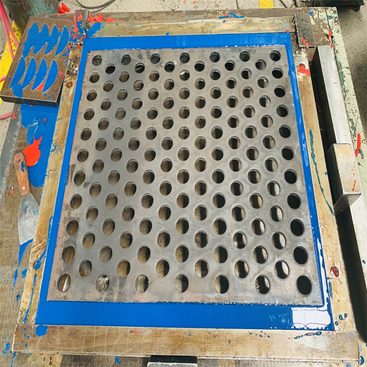 北京平谷區(qū)聚氨酯不銹鋼沖孔篩板-聚氨酯方孔沖壓篩板價格