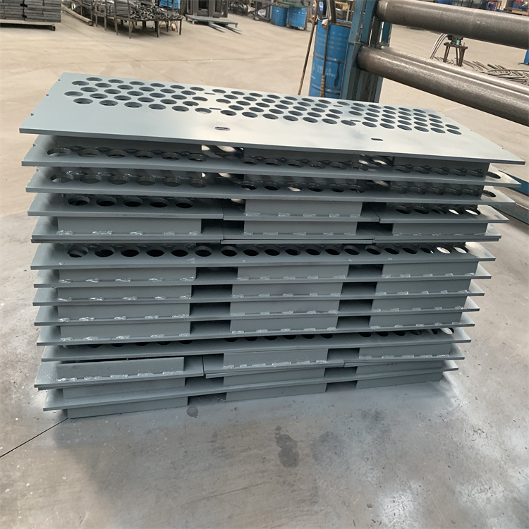 伊犁哈薩克不銹鋼沖孔篩板-聚氨酯抗砸沖壓篩板批發(fā)廠家