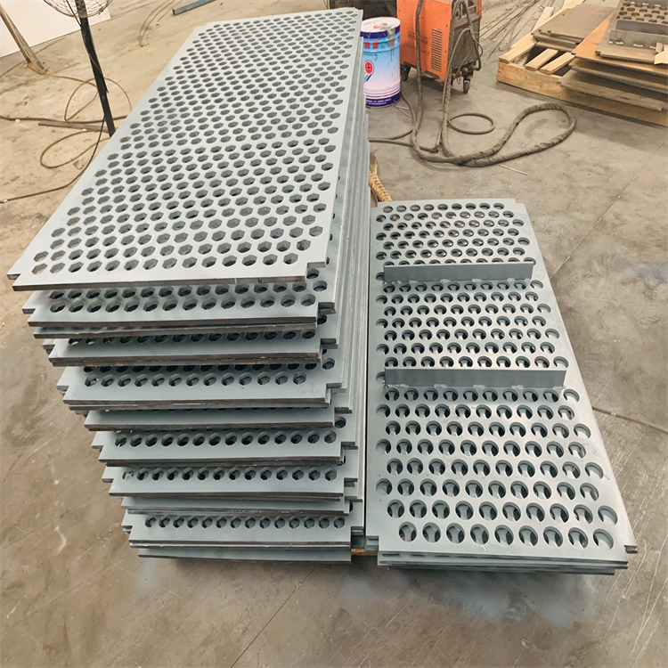 伊犁哈薩克不銹鋼沖孔篩板-聚氨酯抗砸沖壓篩板批發(fā)廠家