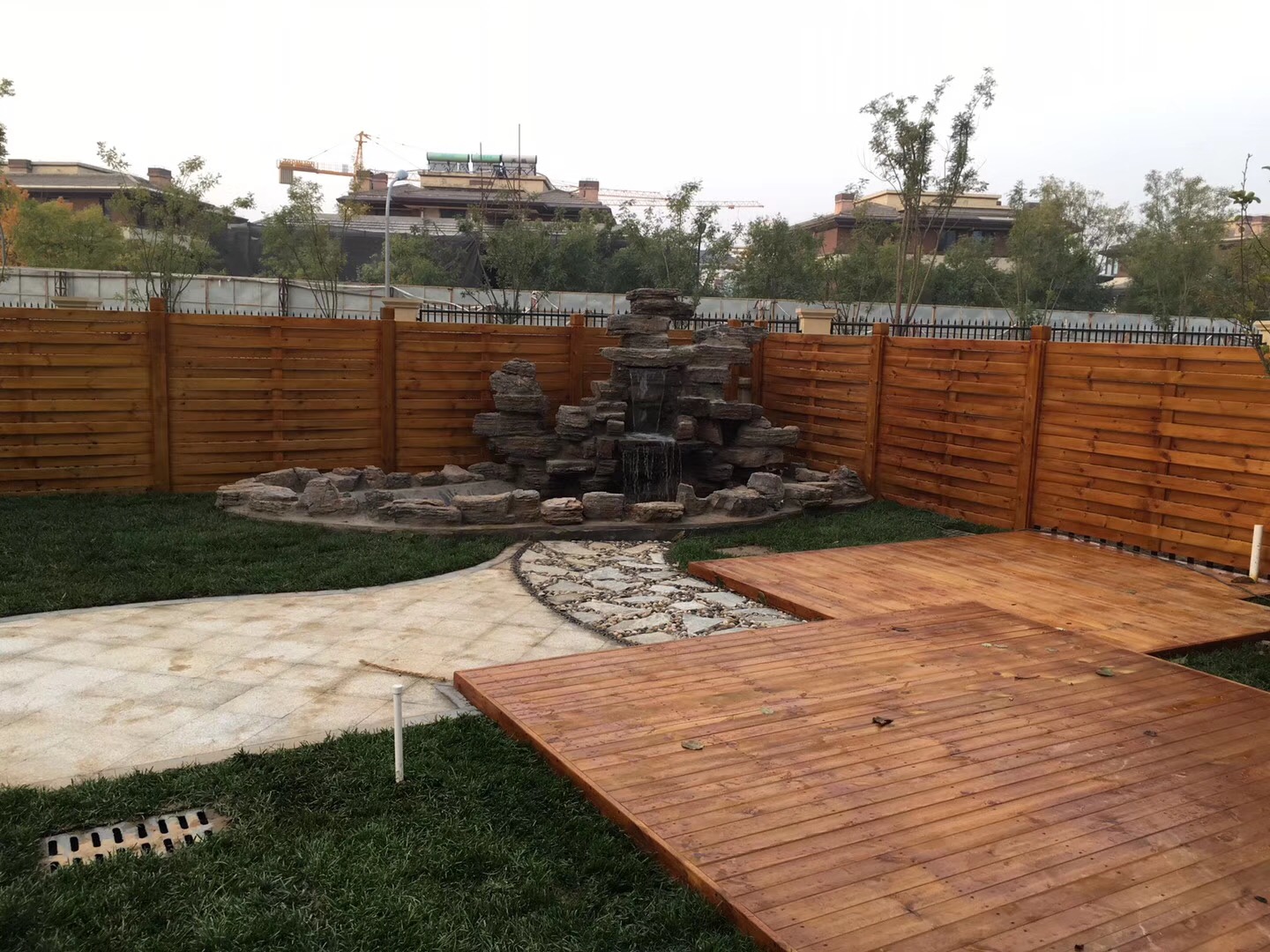 青島假山石材批發(fā)晶宸景觀千層石假山工程甘肅會寧大中小假山