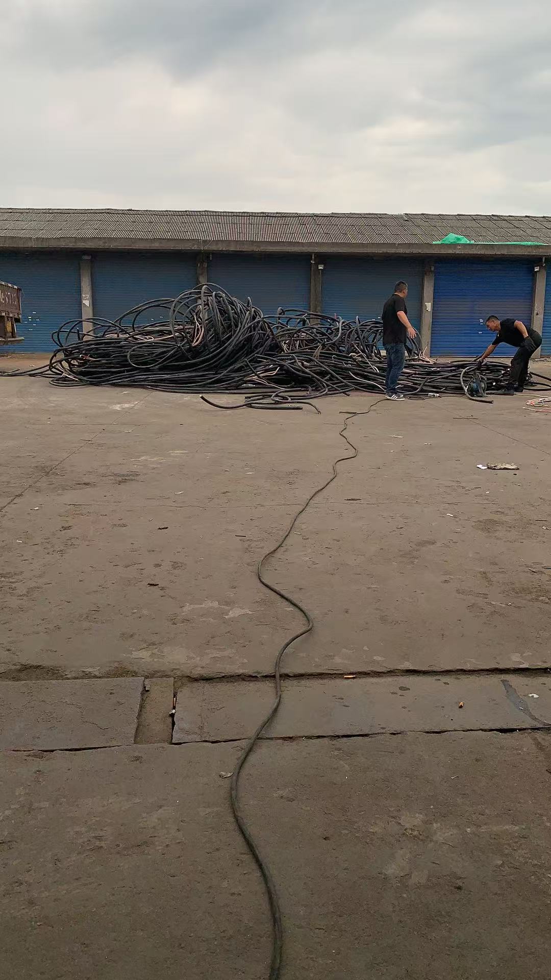 阿拉善盟原裝康明斯發(fā)電機(jī)組回收((帕金斯柴油發(fā)電機(jī)回收高壓預(yù)裝式變電站回收