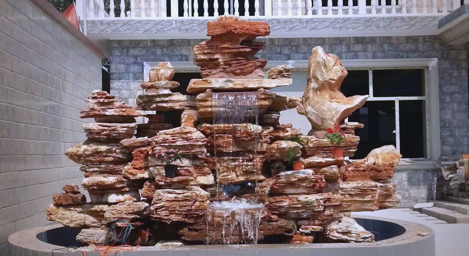 內(nèi)蒙古阿拉善盟太湖石假山 生態(tài)園假山