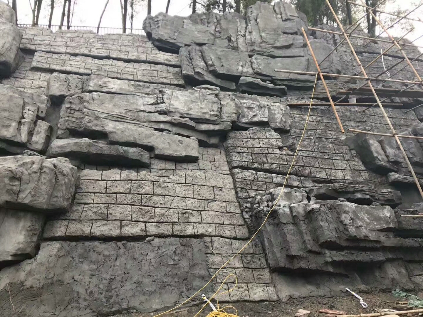 內(nèi)蒙古海拉爾公園假山駁岸 駁岸千層石假山